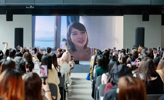 蘇皓兒拍片送上祝福。