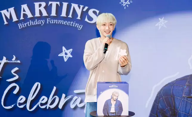 與粉絲大玩遊戲。