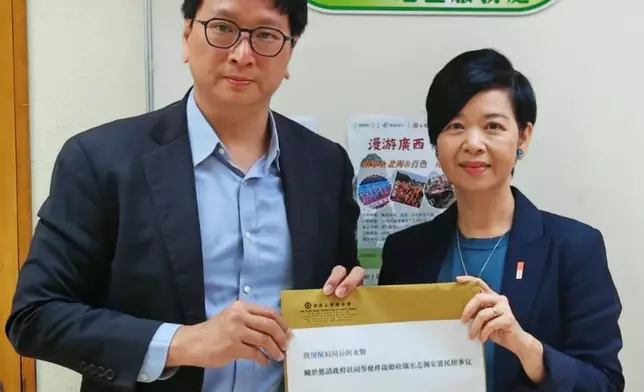 何永賢會見鄧家彪。何永賢FB圖片