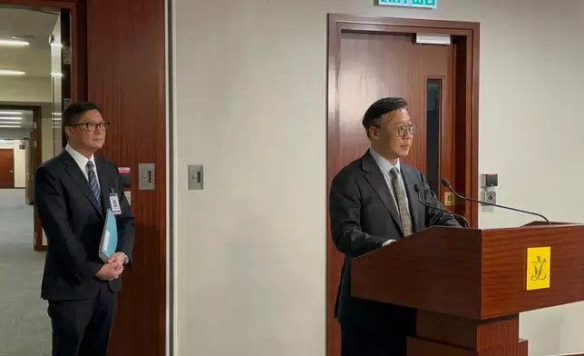 署理律政司司長張國鈞和保安局局長鄧炳強會見傳媒。巴士的報記者攝