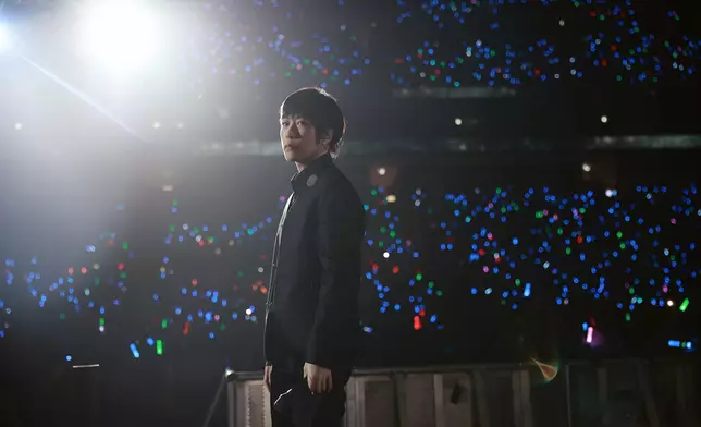 有歌迷激動表示：「原本以為錯過演唱會，沒想到換來更珍貴、更近距離嘅體驗！」阿信深情致歉，感謝歌迷到場。