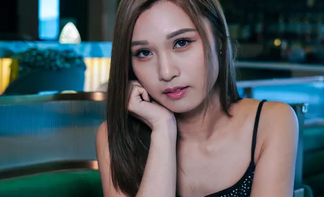 不過螢幕前愛笑的麥詩晴原來曾走過一段極黑暗的日子。