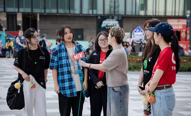 雖然早前主辦方取消原定3月24日的一場演出，令部分歌迷一度失望，但有粉絲受訪時表示體諒。