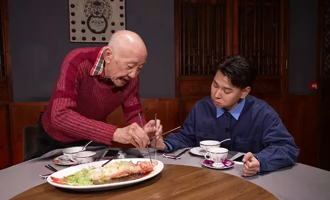 鼎爺話魚身飽滿表示新鮮，牙齒大小能分辨海魚或養魚。