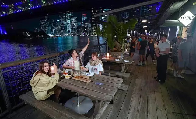 結果Joey真成功與外籍型男交換IG