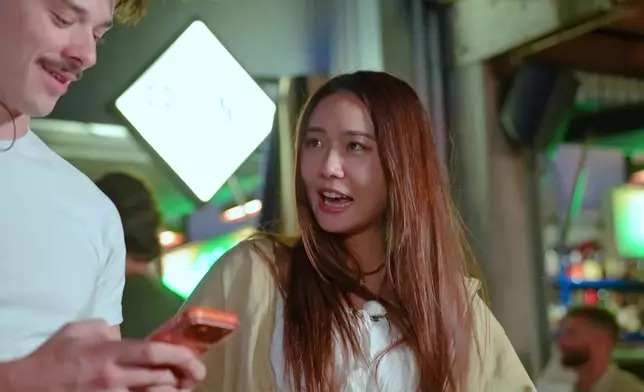 結果Joey真成功與外籍型男交換IG