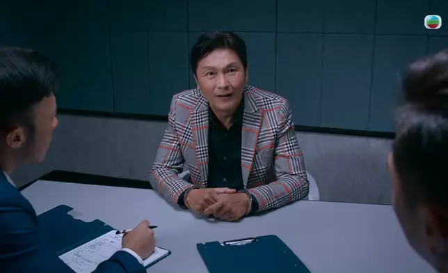 關禮傑最初扮傻話唔識吳子冲。