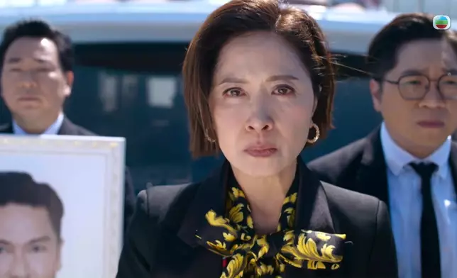 邵美琪撒骨灰落海一幕，盡顯非凡演技。