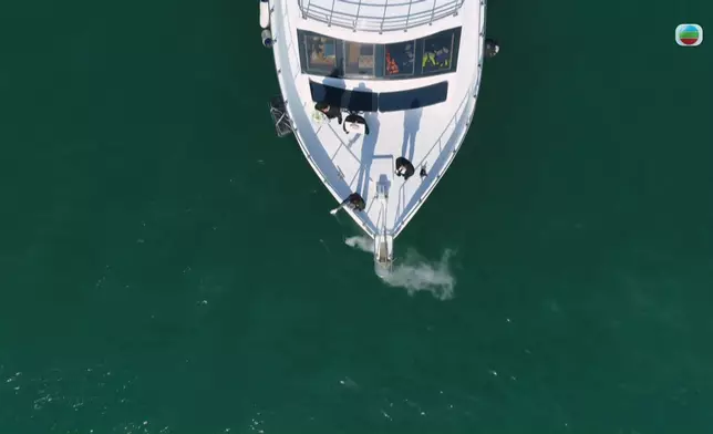 邵美琪撒骨灰落海一幕，盡顯非凡演技。