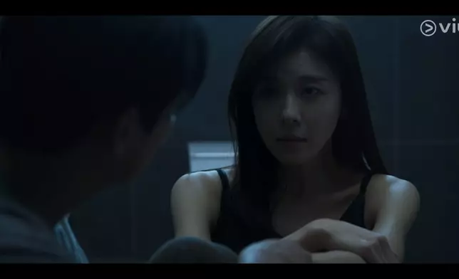 朱智勛和河智苑上演激情吻戲。Viu提供圖片