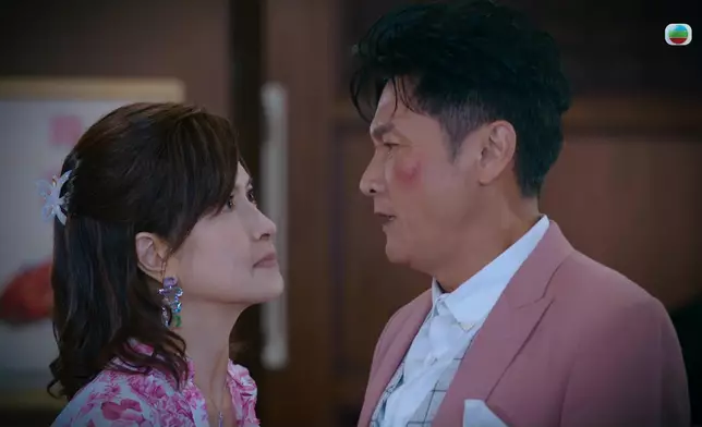 而對住老公，佢就算嬲得嚟，眼神係有愛意嘅。