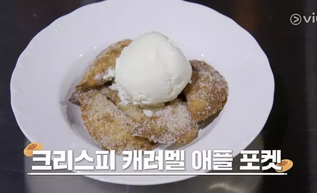 成民秀於敗部復活賽中以意大利餃為概念，做出脆皮焦糖蘋果口袋包，其出色表現獲得評審通過，完成逆轉晉級。Viu提供圖片