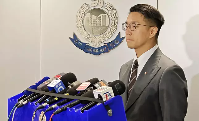 警方商業罪案調查科總督察韓成昊向傳媒簡報案情最新進展。