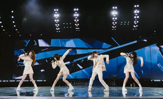 BOOM！怪物星人擔任第一場開場嘉賓，首唱影集《黑盒子》主題曲《傀儡戲》。