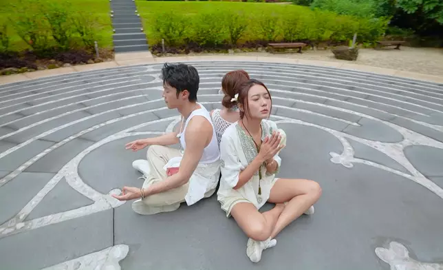 三位之後去到Crystals Costle，淨化心靈。