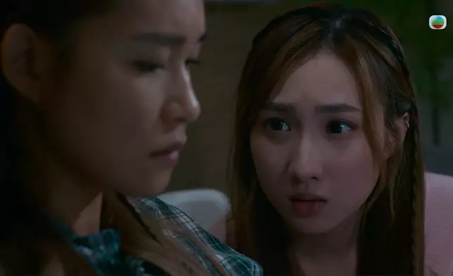 Yumi就算呢幕安慰謝采芝，都做得好自然。