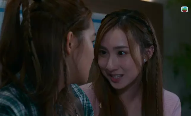 Yumi就算呢幕安慰謝采芝，都做得好自然。