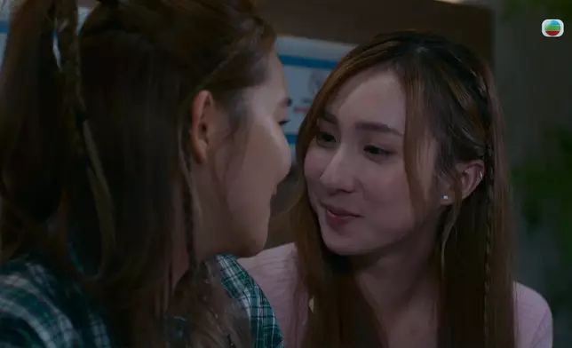 Yumi就算呢幕安慰謝采芝，都做得好自然。