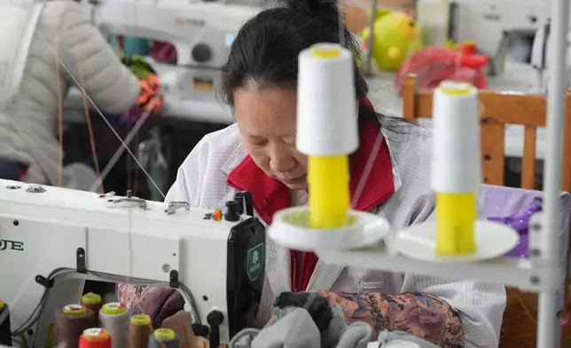 樣板間展示手工縫製。巴士的報記者攝