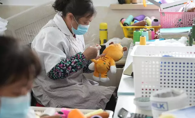 樣板間展示手工縫製。巴士的報記者攝