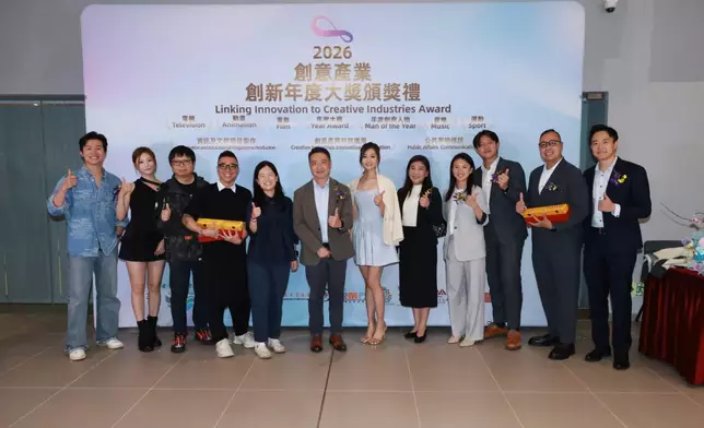 《麻雀樂團》、《女神配對計劃》、《警聲百二秒》分別榮獲創意產業創新大獎（電視）、創意產業年度大獎及創意產業創新大獎（資訊及文教節目制作）。