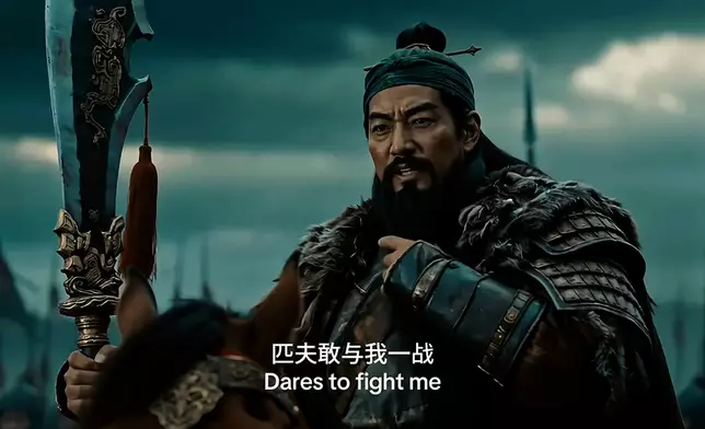 朱先生指出，同一款AI工具在不同人手中會產生天差地別的效果，高質量的畫面需耗費大量時間反覆測試各種提示詞（Prompt），從人物微表情調教、光影參數到運鏡節奏，每個環節皆需反覆試錯及不斷完善。