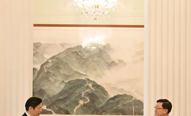 李家超在禮賓府與黃循財會面，就雙方關注的議題交換意見。政府新聞處圖片