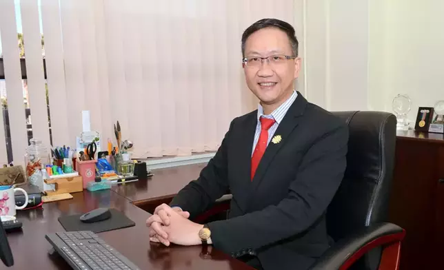 雅麗氏何妙齡那打素醫院及大埔醫院行政總監冼藝泉。政府新聞處圖片