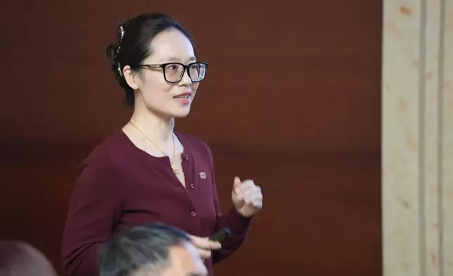 江蘇艾迪藥業公司董事會秘書劉艷。巴士的報記者攝