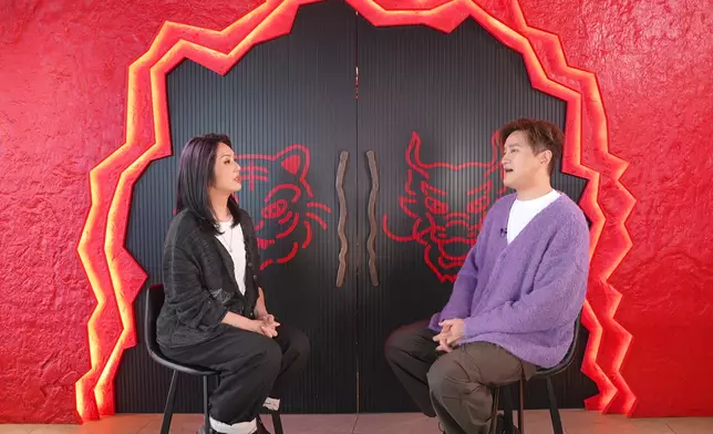 「勁歌金榜」訪問環節，邀請到天后楊千嬅擔任嘉賓。