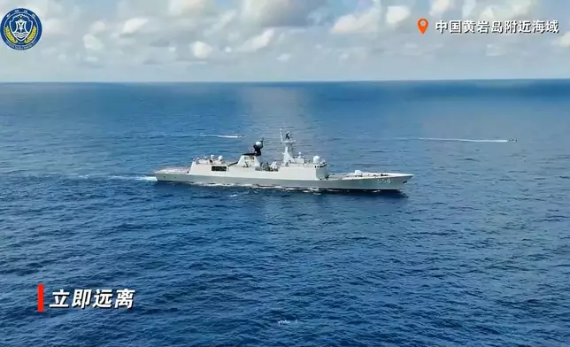 解放軍南部戰區29日在中國黃岩島領海領空及周邊海空域開展戰備警巡。南部戰區公眾號影片截圖