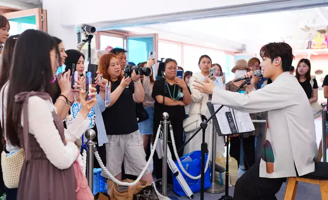 Arvin頻頻出動參與公司【25+Happy Birthday慶典】宣傳活動，他覺得自己作為公司新力軍一員，很開心可以參與其中。