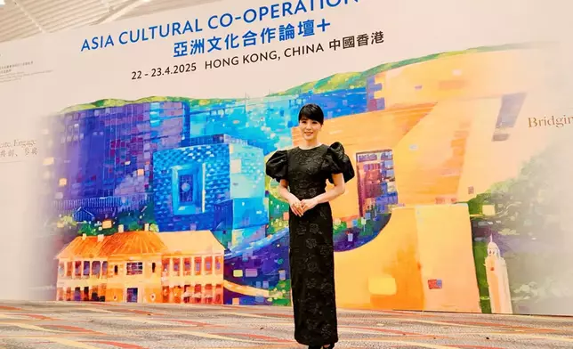 除了主力從事管理培訓及司儀工作。