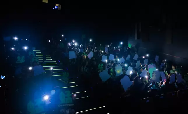 粉絲睇得相當投入！