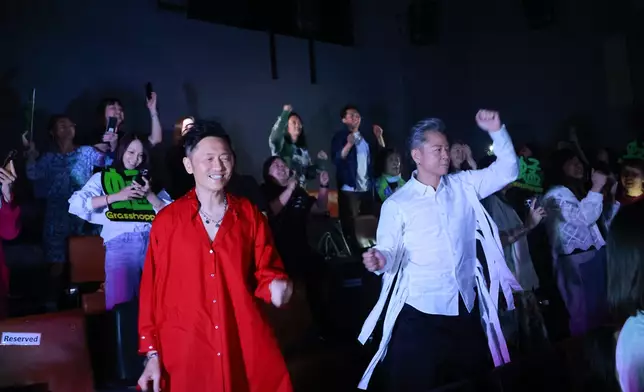 草蜢三子都好投入！