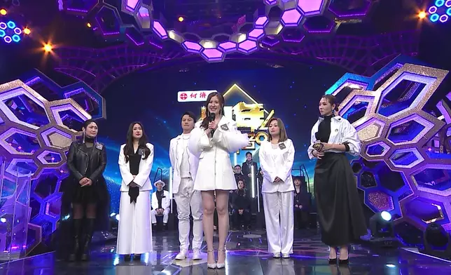 離開舞台前，劉佩玥承諾會繼續努力學唱歌。