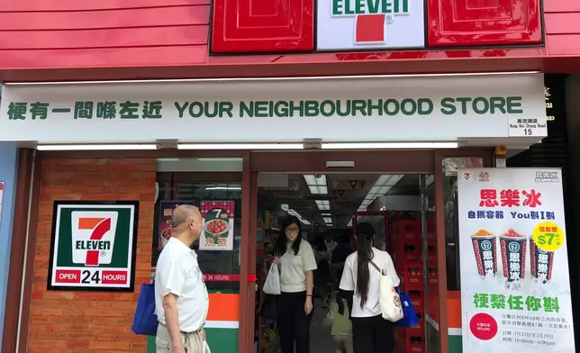 日前7-Eleven香港首間分店，即跑馬地分店日前推出「思樂冰梗繫任你斟」活動。