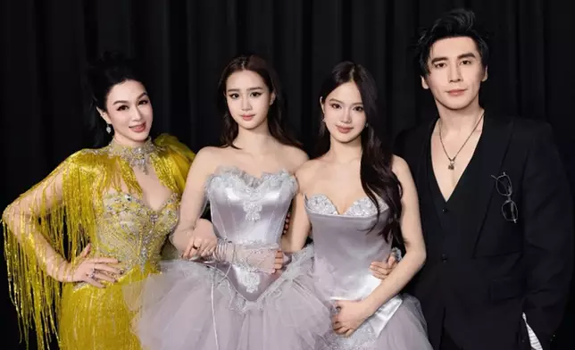 鍾麗緹為兩個女兒感到驕傲。