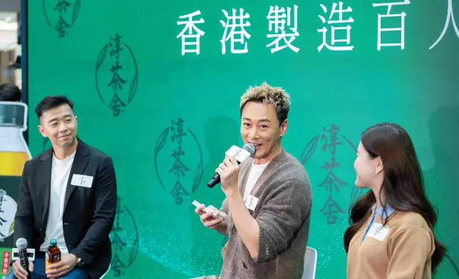 展覽以大型人像攝影呈現100位來自不同世代與行業的「香港製造」故事。