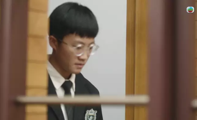 劉倬昕穿校服上庭，但被要求換回便服。