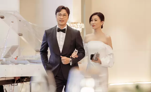 阿佘穿上白色露肩連身裙，仙氣滿瀉。