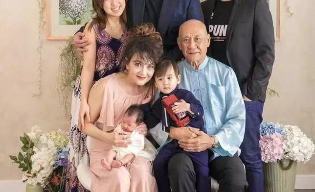 施明與李家鼎一家