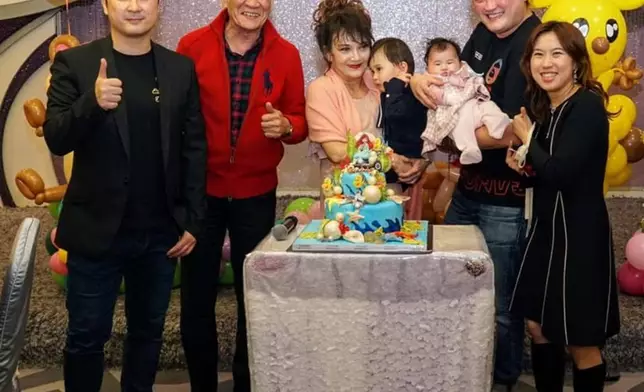 施明與李家鼎一家