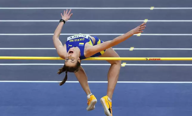烏克蘭選手雅羅斯拉娃馬胡奇赫（Yaroslava Mahuchikh）在波蘭托倫舉行的世界室內田徑錦標賽女子跳高決賽中嘗試。攝於2026年3月20日周五。(美聯社圖片/Beata Zawrzel) AP圖片