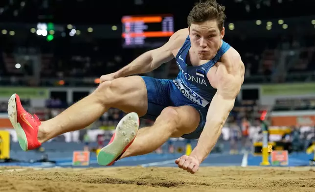愛沙尼亞選手拉斯穆斯魯斯萊赫特（Rasmus Roosleht）在波蘭托倫舉行的世界室內田徑錦標賽七項全能跳遠比賽中。攝於2026年3月20日周五。(美聯社圖片/Matthias Schrader) AP圖片