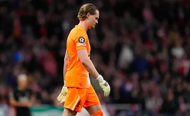 熱刺門將堅斯基被換下後離開球場。AP圖片