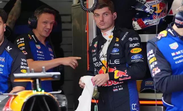 紅牛（Red Bull）荷蘭車手韋特本（Max Verstappen）在2026年3月6日周五，於澳洲墨爾本艾伯特公園舉行的澳洲一級方程式大獎賽首節練習賽前準備。(美聯社圖片/Asanka Brendon Ratnayake) AP圖片