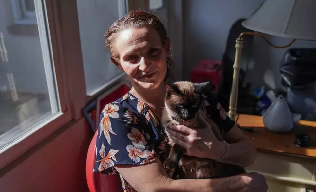 47歲的謝茜嘉湯普森（Jessica Thompson）於2026年3月21日，周六，在伊利諾伊州羅克福德的家中拍攝肖像照。(美聯社圖片/Erin Hooley) AP圖片