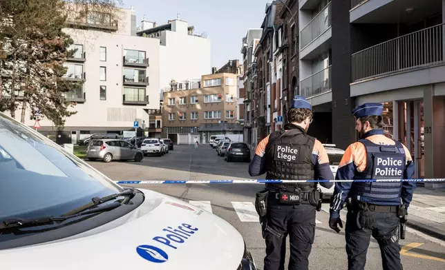 警員站在路障邊封鎖現場。AP圖片