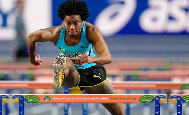 2026年3月22日周日，巴哈馬選手查爾頓在波蘭托倫舉行的世界室內田徑錦標賽女子60米跨欄預賽中比賽。(美聯社圖片/Petr David Josek) AP圖片